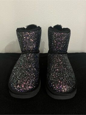 ✨ UGG Disco Sparkle Boots – Size 8 (Eye-Catching!) Excellent